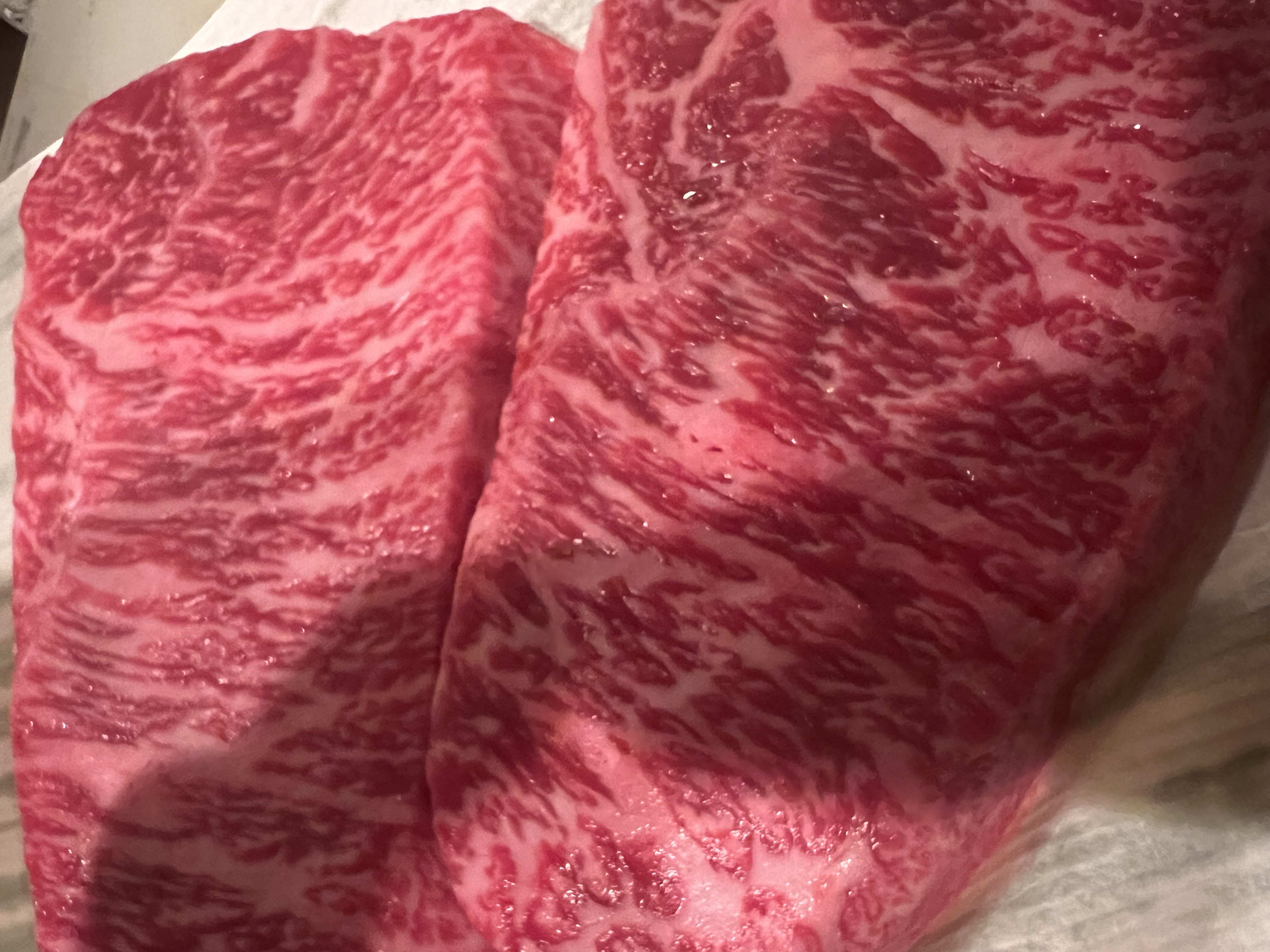 厳選された和牛の霜降り